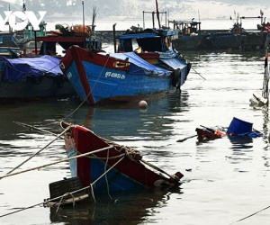 Một tàu cá của ngư dân Quảng Trị bị chìm