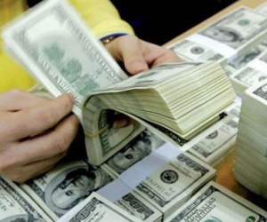 Động thái tăng giá ‘hút’ vàng, USD phải can thiệp