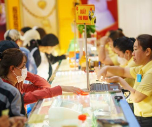 Giá vàng tăng mạnh, mua vàng cất két 1 năm lời bao nhiêu?