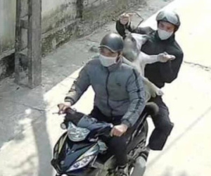 Hành động táo tợn giữa trưa vắng của 2 thanh niên gây phẫn nộ và sự trả giá sau đó khiến dân mạng hả hê