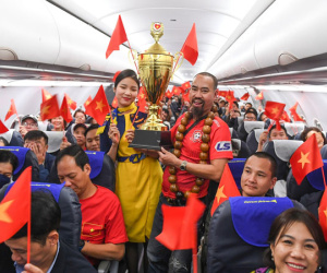 CĐV Việt Nam rộn ràng sang Thái Lan cổ vũ sắc đỏ mang cúp về nhà