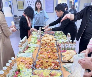 Việt Nam vô địch AFF Cup, Hiệu trưởng 1 trường THPT ở Hà Nội mời học sinh cả trường ăn sáng: Nhìn menu mà thích mê!