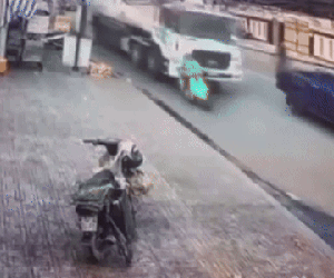 Clip xe bồn chạy lấn làn, tông tử vong tài xế công nghệ ở TP.HCM: 11 giây gây kinh hãi