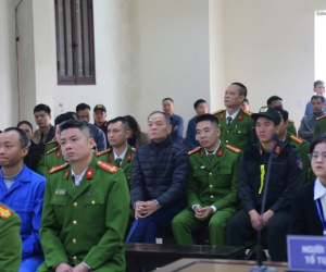 Bị cáo Lê Thanh Vân phản bác lời khai của doanh nghiệp về việc ‘dúi phong bì 50 triệu đồng vào túi quần'