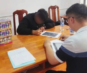 Bố báo công an khi thấy con trai 17 tuổi tàng trữ pháo, chất nổ