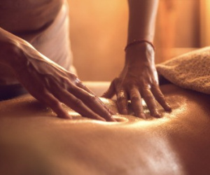 Đi massage có giúp giải rượu?