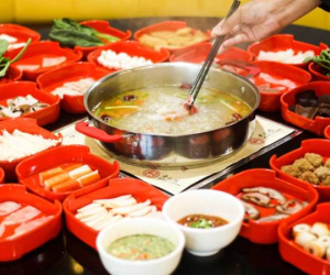 Cô gái 26 tuổi qua đời sau bữa lẩu, 2 thứ dùng chung khi ăn lẩu có thể gây chết người!