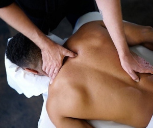 Đối tượng tuyệt đối không được massage sau khi uống rượu