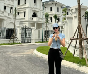 Cảnh tượng bên trong 'bạch dinh' xa hoa làm lộ độ giàu khủng của 'phú bà'