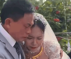 Khoảnh khắc bố mếu máo tiễn con gái về nhà chồng khiến nhiều người xúc động