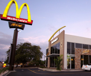 Scandal 'đổi tình lấy ca làm' tại McDonald’s: Số nạn nhân tăng không ngừng khiến dư luận phẫn nộ