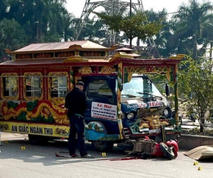 Xe tang tông nhiều phương tiện dừng chờ đèn đỏ ở Nghệ An, 1 người tử vong