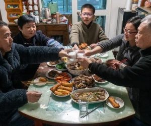 Bố mẹ không còn, tôi mời 4 người em đến nhà sum họp Tết nhưng không ai đồng ý đến: Biết lý do mà vui đến ngỡ ngàng