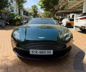 Aston Martin DB11 vừa ra biển khủng, đại gia Việt rao bán 13 tỷ