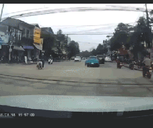 Đình chỉ 3 nhân viên đường sắt chậm kéo gác chắn