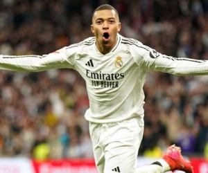 Mbappe rực sáng, Real Madrid lần đầu leo lên đỉnh bảng