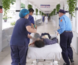 Người đàn ông trải qua 2 lần phẫu thuật cấp cứu vì 'sở thích' kỳ quặc