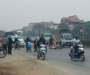 Nữ sinh viên năm cuối đại học tử vong thương tâm sau va chạm giao thông: Người cha ngồi thất thần tại hiện trường