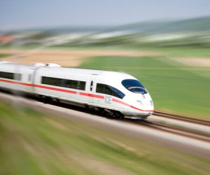 Hành khách sống sót thần kỳ sau khi bám vào bên ngoài khoang tàu di chuyển tốc độ 280km/h