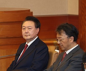 Hàn Quốc: Ông Yoon Suk-yeol đến bệnh viện sau phiên tòa luận tội