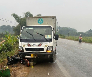 Bị xe tải tông từ phía sau, người phụ nữ đi xe máy tử vong