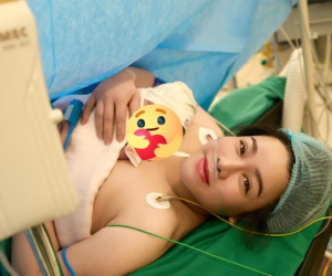 Ái nữ sao Việt vừa ra đời đã nhận quà khủng: Người chuyển nóng 200 triệu, người tặng trang sức bằng vàng