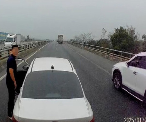 Điều tra tài xế ô tô tạt đầu, chặn xe khách giữa cao tốc Nội Bài - Lào Cai