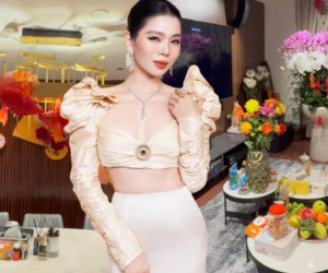 Tết đã đến căn hộ cao cấp của 'nữ hoàng phòng trà' Lệ Quyên: Mới 25 Âm đã trang trí cực tươm tất, đào - mai - lan - quất đều có đủ