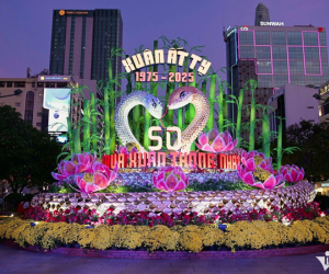 Đường hoa Nguyễn Huệ Tết Ất Tỵ bắt đầu đón khách