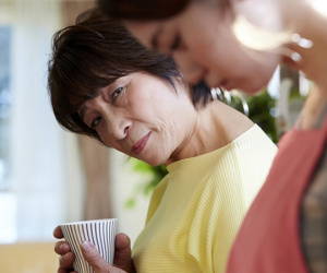 Đưa cả nhà chồng tương lai đi ăn tất niên, sau bữa cơm, tôi quyết định chia tay gấp vì hành động khó chấp nhận của mẹ anh
