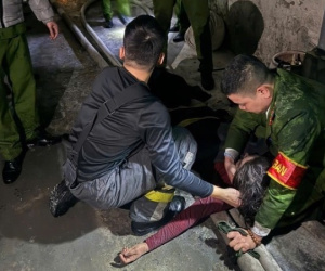 Giải cứu 3 người mắc kẹt trong vụ cháy lúc giao thừa