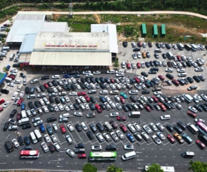 Cao tốc từ TPHCM đi Bình Thuận ùn dài mùng 2 Tết, trạm dừng chân cũng 'quá tải'