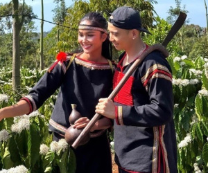 Hoa hậu H'Hen Niê đưa người yêu về ra mắt gia đình