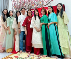 Sinh 8 con gái, ông bố ở Đà Nẵng nhận 'món quà' quý giá dịp tết Nguyên đán
