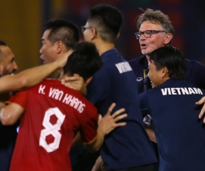 HLV Kim Sang-sik gặp thuận lợi tại SEA Games nhờ 'món quà' của ông Troussier