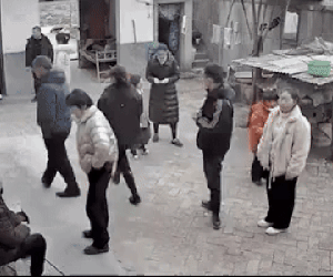 Camera ghi lại sự thay đổi trong căn nhà của cụ bà sau Tết: Ai nấy xem xong đều ngậm ngùi