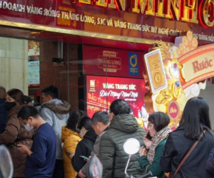 Cảnh tượng lạ trước ngày Vía Thần Tài tại Hà Nội
