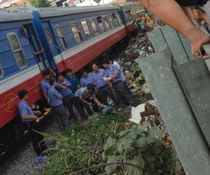 Hà Nội: Nam tài xế giao hàng tử vong sau khi va chạm với tàu hỏa