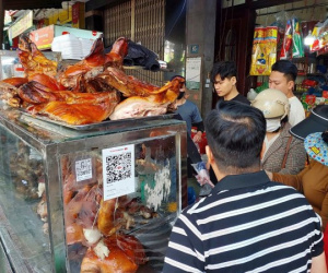 Hốt bạc 'ngày đặc biệt', cửa hàng thịt heo quay ở Đà Nẵng làm không kịp bán