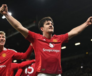 Harry Maguire ghi bàn như tiền đạo, Man United ngược dòng vào vòng 5 FA Cup