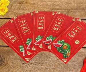 Chồng rút ruột tiền lì xì của con, làm một việc khiến vợ tức điên