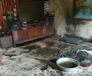 Người mẹ tử vong do con trai tưới xăng đốt nhà
