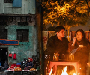 Chùm ảnh Hà Nội những ngày chìm trong giá rét: Phố lớn ngõ nhỏ nhuốm màu trầm tư, hàng quán đốt than củi sưởi ấm