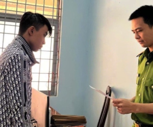 Bắt nhân viên giao hàng nhanh vì chiếm đoạt 43 triệu đồng tiền hàng