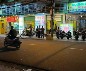 Chủ quán bị tố 'chặt chém' du khách Trung Quốc có 5 ngày để giải trình