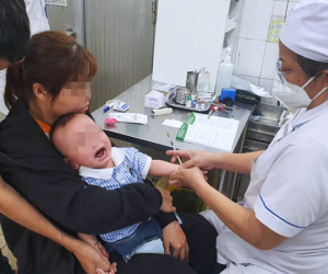 Chó nhà chết sau khi cắn bé trai 1 tuổi, cha mẹ vội đưa con đi viện