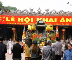 Bất ngờ hình ảnh trước giờ Khai ấn đền Trần