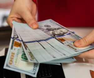 Giá USD ngân hàng tiếp tục tăng dữ dội, lập kỷ lục mới