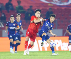 Cựu HLV Thái Lan thẳng thừng chê sân bóng V.League, chỉ ra sự thật đáng buồn về trận đấu đầy ắp tuyển thủ