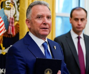 Máy bay liên quan tới Tổng thống Mỹ Donald Trump hạ cánh xuống Nga?